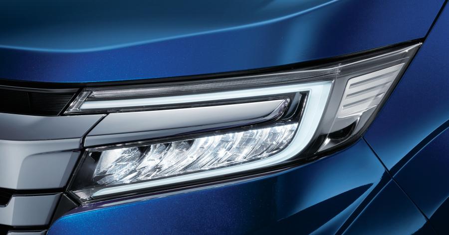 Детали экстерьера Honda StepWGN Spada Hybrid 2017 года  (фото 12 из 13)
